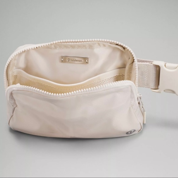 Lululemon Everywhere Belt Bag White Opal NWT ORIGINAL EBB - Picture 2 of 11